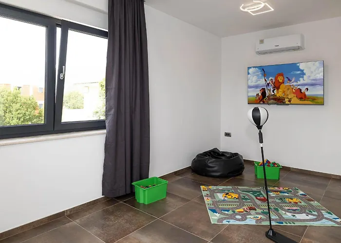 Gorgeous In 诺维·维诺多尔斯基