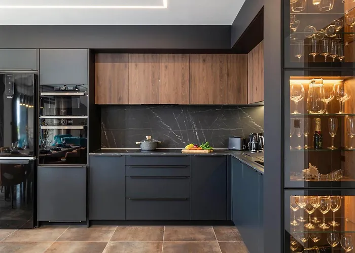 Gorgeous In 诺维·维诺多尔斯基